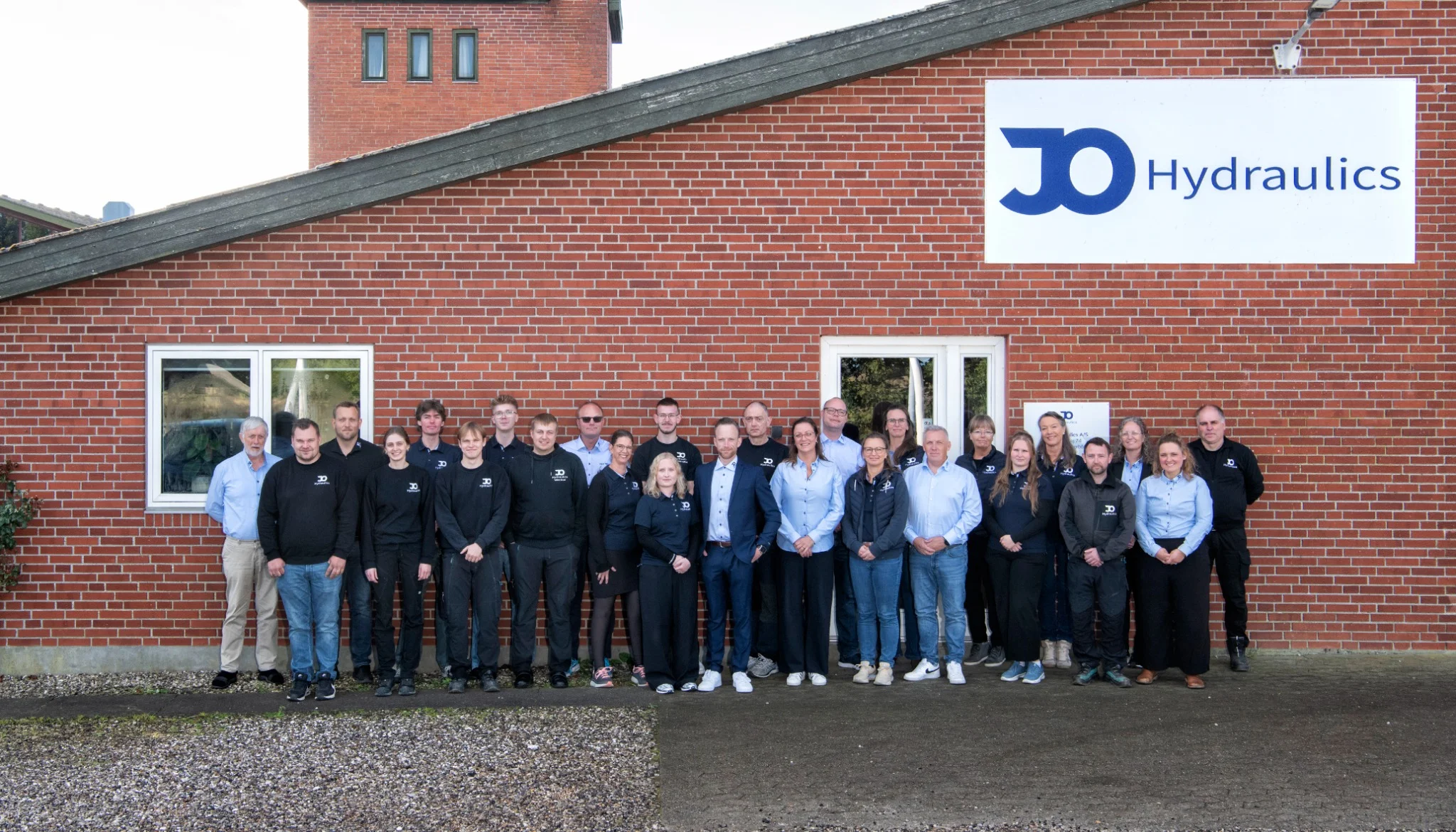 JO Hydraulics medarbejdere i f&aelig;llesskab &ndash; lokal st&oslash;tte og sponsorater