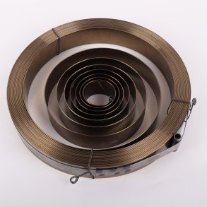 Fjeder for slangerulle