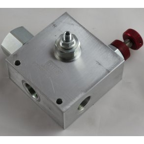 Prioritetsventil med overtryksventil